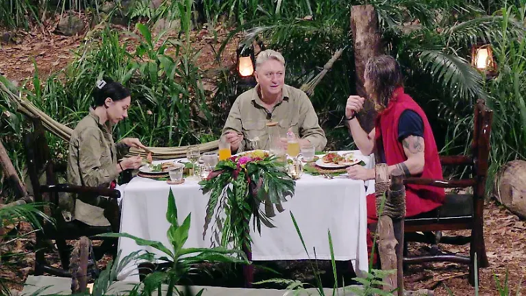 ACHTUNG-SPERRFRIST-FUeR-ALLE-MEDIEN-BIS-ZUM-SHOWENDE-SONNTAG-08-FEBRUAR-2026-23-15-UHR-Vierzehn-Sterne-haben-Samira-Yavuz-Hubert-Fella-M-und-Gil-Ofarim-erkaempft-Das-heisst-es-gibt-fuer-jeden-sein-Lieblings-Drei-Gaenge-Menue-inklusive-Getraenk-Die-Verwendung-des-sendungsbezogenen-Materials-ist-nur-mit-dem-Hinweis-und-Verlinkung-auf-RTL-gestattet