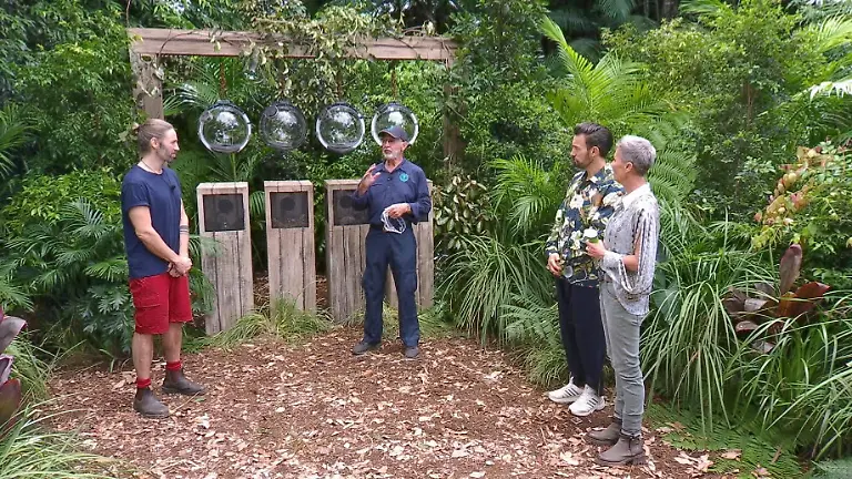 In-der-Dschungelpruefung-Nicht-sehen-kaempft-Gil-Ofarim-fuer-die-Vorspeise-Dr-Bob-M-erklaert-ihm-warauf-er-achten-muss-Rechts-Sonja-Zietlow-und-Jan-Koeppen-Die-Verwendung-des-sendungsbezogenen-Materials-ist-nur-mit-dem-Hinweis-und-Verlinkung-auf-RTL-gestattet