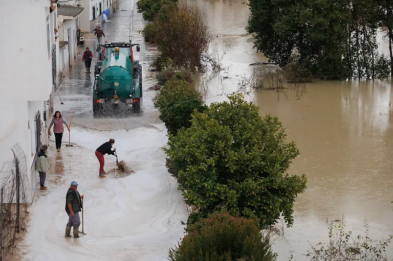 Residents-of-the-municipality-of-Villanueva-MesA-a-Granada-are-busy-cleaning-up-streets-and-houses-after-the-severe-flooding-caused-by-the-overflowing-of-the-Genil-river-6-February-2026-in-Villanueva-MesA-a-Granada-Andalusia-Spain-The-Leonardo-storm-has-left-more-than-230-people-evacuated-landslides-and-floods-in-the-Vega-de-Granada-and-what-is-most-worrying-at-the-moment-is-the-overflowing-of-rivers-and-streams-due-to-the-rains-and-flooding-Photo-by-Alex-CA-mara-Europa-Press-ABACAPRESS