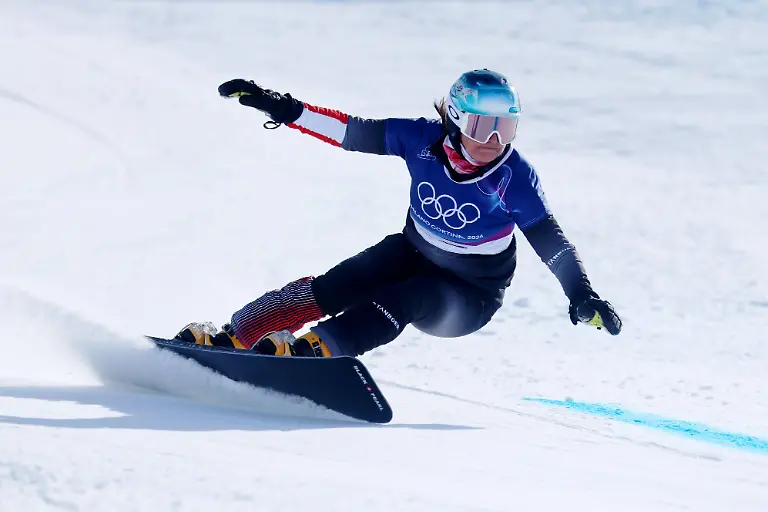 Olympics-Snowboard-Parallel-Giant-Slalom-Feb-8-2026-Livigno-Italy-Claudia-Riegler-of-Austria-during-women-s-parallel-giant-slalom-1-8-finals-during-the-Milano-Cortina-2026-Olympic-Winter-games-Winterspiele-Spiele-Summer-games-at-Livigno-Snow-Park