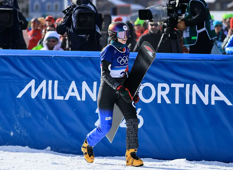 OLYMPICS-Winter-Olympic-Games-Olympische-Spiele-Olympia-OS-Milano-Cortina-2026-LIVIGNO-ITALY-08-FEB-26-OLYMPICS-SNOWBOARD-Winter-Olympic-Games-Milano-Cortina-2026-Parallel-Giant-Slalom-final-women-men-Image-shows-the-rejoicing-of-Zuzana-Maderova-CZE