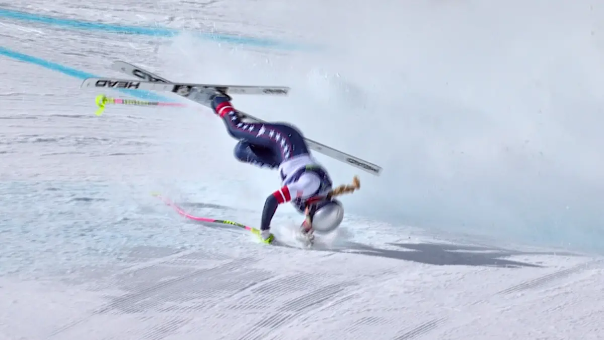 Olympia-Olympische-Winterspiele-Mailand-Cortina-2026-Ski-alpin-Abfahrt-Frauen-auf-diesem-von-der-Olympic-Broadcasting-Services-OBS-zur-Verfuegung-gestellten-Foto-ist-Lindsey-Vonn-USA-waehrend-ihres-Sturzes-zu-sehen
