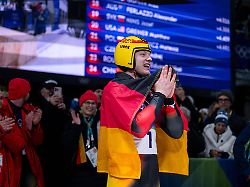 Mit Tränen erstickter Stimme: Gold-Held widmet Medaille seinem verstorbenen Trainer