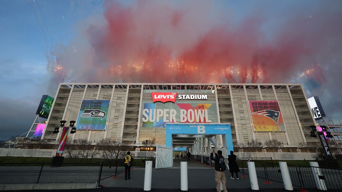 Eindrucksvoller-Super-Bowl-Sieg-Seattle-Seahawks-berrollen-New-England-Patriots