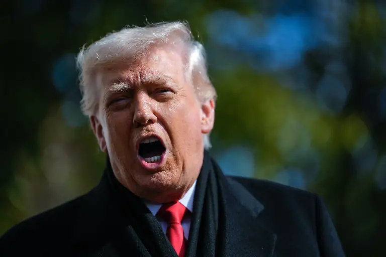 United-States-President-Donald-J-Trump-speaks-to-members-of-the-media-on-the-South-Lawn-of-the-White-House-in-Washington-DC-USA-before-boarding-Marine-One-in-Washington-DC-US-on-Tuesday-January-27-2026-Trump-is-heading-back-to-Americaas-heartland-in-an-attempt-to-refocus-an-economic-message-thatas-been-upstaged-by-controversy-over-his-deportation-policies-and-the-killing-of-two-protesters-by-federal-officers