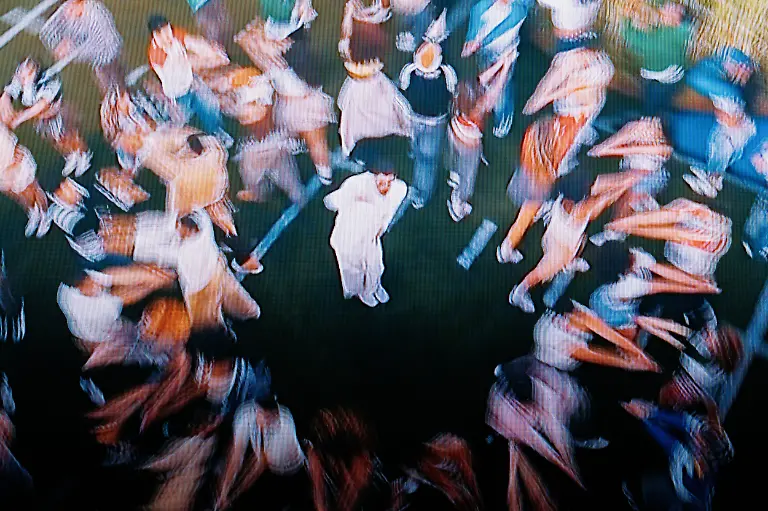 Artistic-and-blurry-shot-of-the-performance-by-Bad-Bunny-at-Levi-s-Stadium-in-Santa-Clara-California-on-February-9-2026-In-the-context-of-the-Super-Bowl-2026-halftime-show-the-vibrant-display-captures-the-energetic-atmosphere-of-the-event-Photographie-floue-et-artistique-de-la-performance-de-Bad-Bunny-au-Levi-s-Stadium-a-Santa-Clara-en-Californie-le-9-fevrier-2026-Dans-le-cadre-du-spectacle-a-la-mi-temps-du-Super-Bowl-2026-le-spectacle-vibrant-capture-l-atmosphere-energique-de-l-evenement