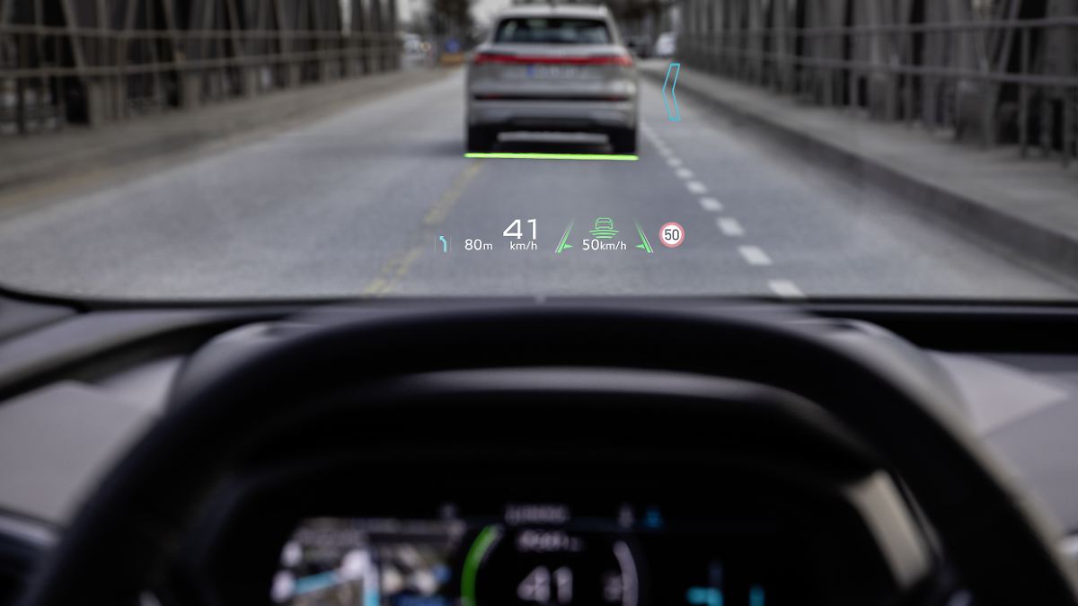 Ursprung in der Luftfahrt: Wie funktioniert das Head-up-Display?