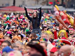 Fast zwei Milliarden Euro Umsatz: Wie die deutsche Wirtschaft vom Karneval profitiert