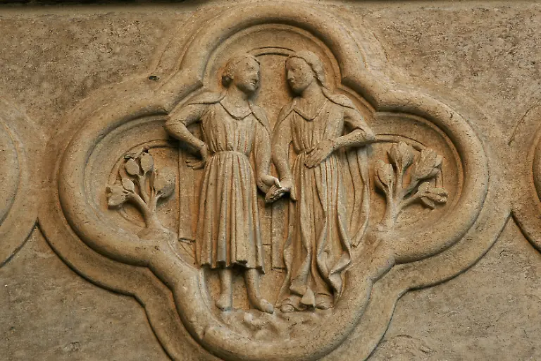 2-M170-L1-1230-Amiens-Kathedrale-Liebespaar-Amiens-Dep-Somme-Picardie-Frank-reich-Kathedrale-Cathedrale-Notre-Dame-Westfassade-linkes-Portal-Porte-Saint-Firmin-Liebespaar-Relief-Aus-der-Serie-der-Vierpass-reliefs-der-Tierkreiszeichen-und-der-Monate-in-der-Sockelzone-Skulptur-um-1225-35-F-Amiens-Somme-Cathedrale-Notre-Dame-Amiens-Somme-cathedrale-Notre-Dame-commencee-en-1220-facade-ouest-achevee-en-1236-portail-gauche-Porte-Saint-Firmin-Couple-De-la-serie-de-reliefs-quadrilobes-avec-les-signes-du-zodiaque-et-les-mois-de-l-annee-Sculpture-v-1225-35