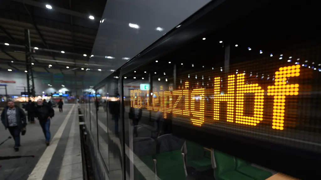 Nach-Vandalismus-ist-der-Zugverkehr-zwischen-Leipzig-und-Chemnitz-gestoert-Symbolbild