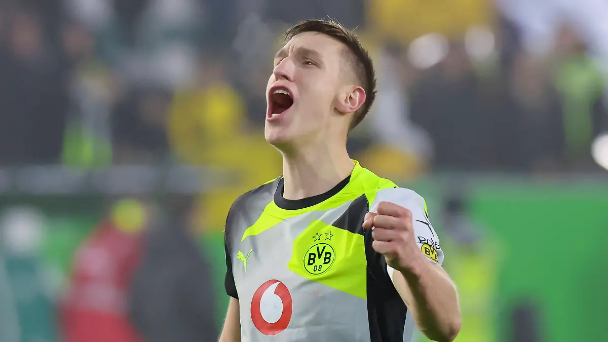 Nico-Schlotterbeck-Borussia-Dortmund-jubelt-Bundesliga-VfL-Wolfsburg-v-Borussia-Dortmund-Volkswagen-Arena-am-07-February-2026-in-Wolfsburg-Deutschland-Foto-von-Marco-Steinbrenner-DeFodi-Images-Nico-Schlotterbeck-Borussia-Dortmund-cheers-Bundesliga-VfL-Wolfsburg-v-Borussia-Dortmund-Volkswagen-Arena-February-7-2026-in-Wolfsburg-Germany-Photo-by-Marco-Steinbrenner-DeFodi-Images-DFL-regulations-prohibit-any-use-of-photographs-as-image-sequences-and-or-quasi-video