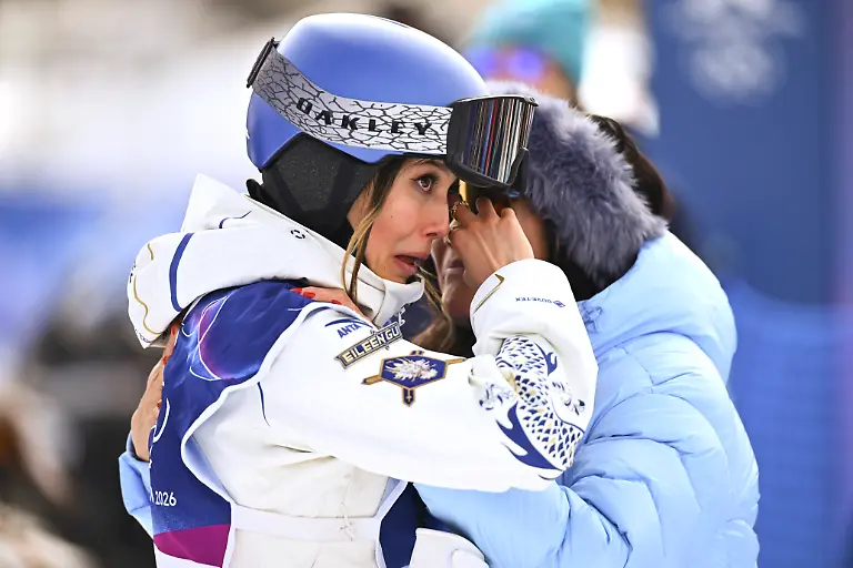 260209-LIVIGNO-Feb-9-2026-Gu-Ailing-L-of-China-reacts-during-the-freestyle-skiing-women-s-freeski-slopestyle-final-at-the-Milan-Cortina-2026-Olympic-Winter-games-Winterspiele-Spiele-Summer-games-in-Livigno-Italy-Feb-9-2026
