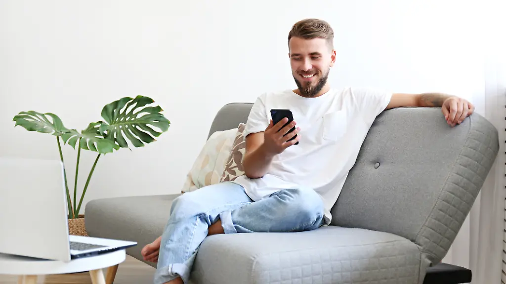 Wer-beim-Smartphone-mit-einem-Vertrag-Geld-sparen-moechte-sollte-einige-Dinge-beachten