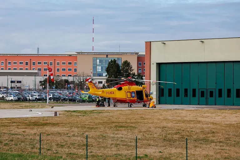 February-9-2026-Treviso-Elisoccorso-dell-Ospedale-Ca-Foncello-di-Treviso-dove-si-trova-ricoverata-l-atleta-statunitense-Lindsey-Vonn-a-seguito-di-un-infortunio-durante-le-Olimpiadi-Invernali-di-Milano-Cortina-2026-Treviso-09-Febbraio-2026-ANSA-BRUNETTO-MARCO-ZIOSI-NUOVE-TECNICHE-Helicopter-rescue-at-Ca-Foncello-Hospital-in-Treviso-where-US-athlete-Lindsey-Vonn-is-being-treated-following-an-injury-during-the-Milan-Cortina-2026-Winter-Olympics-Treviso-February-9-2026