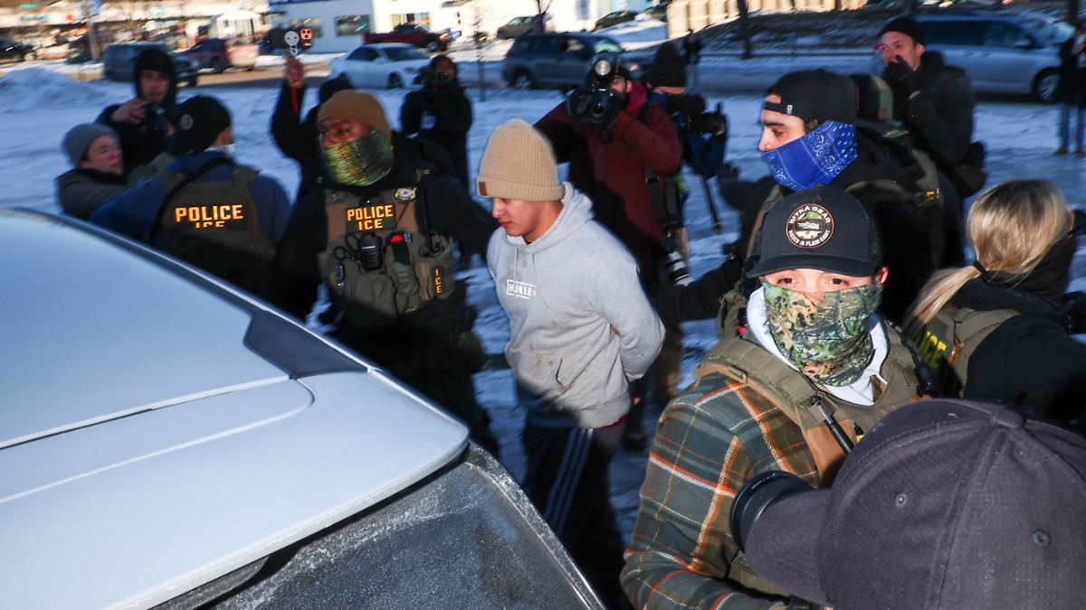 Zahlen-widerlegen-US-Regierung-Nur-kleiner-Teil-der-ICE-Festnahmen-wegen-Gewaltverbrechen