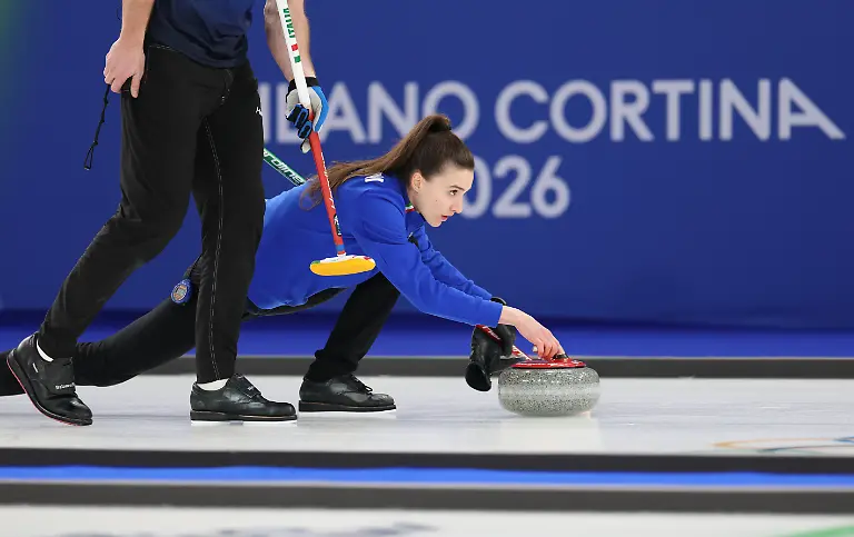 260209-CORTINA-D-AMPEZZO-Feb-9-2026-Xinhua-Stefania-Constantini-of-Italy-competes-during-the-curling-mixed-doubles-semi-final-between-Italy-and-the-United-States-at-the-Milan-Cortina-2026-Olympic-Winter-Games-in-Cortina-Italy-Feb-9-2026