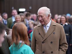 Zwischenrufer konfrontiert König : Charles "zutiefst besorgt" über neue Epstein-Vorwürfe gegen Andrew