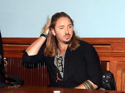 "Inszeniert sich wie ein Opfer": Fall Ofarim: Jetzt meldet sich der Hotelmitarbeiter W. zu Wort