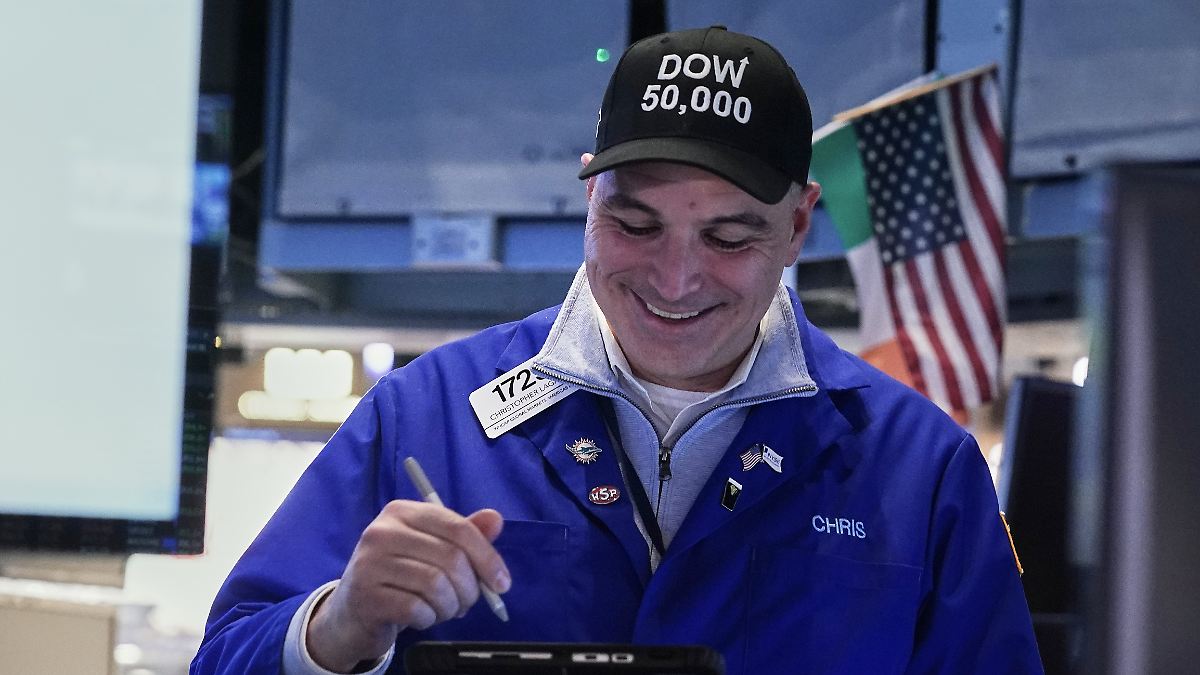 Spannung-vor-Datenflut-Tech-Aktien-schaffen-ein-Comeback