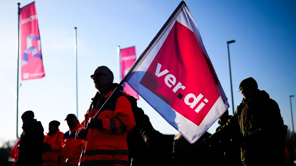 Die-Warnstreiks-im-Tarifkonflikt-im-oeffentlichen-Dienst-sollen-am-Dienstag-auch-in-Niedersachsen-und-Bremen-fortgesetzt-werden