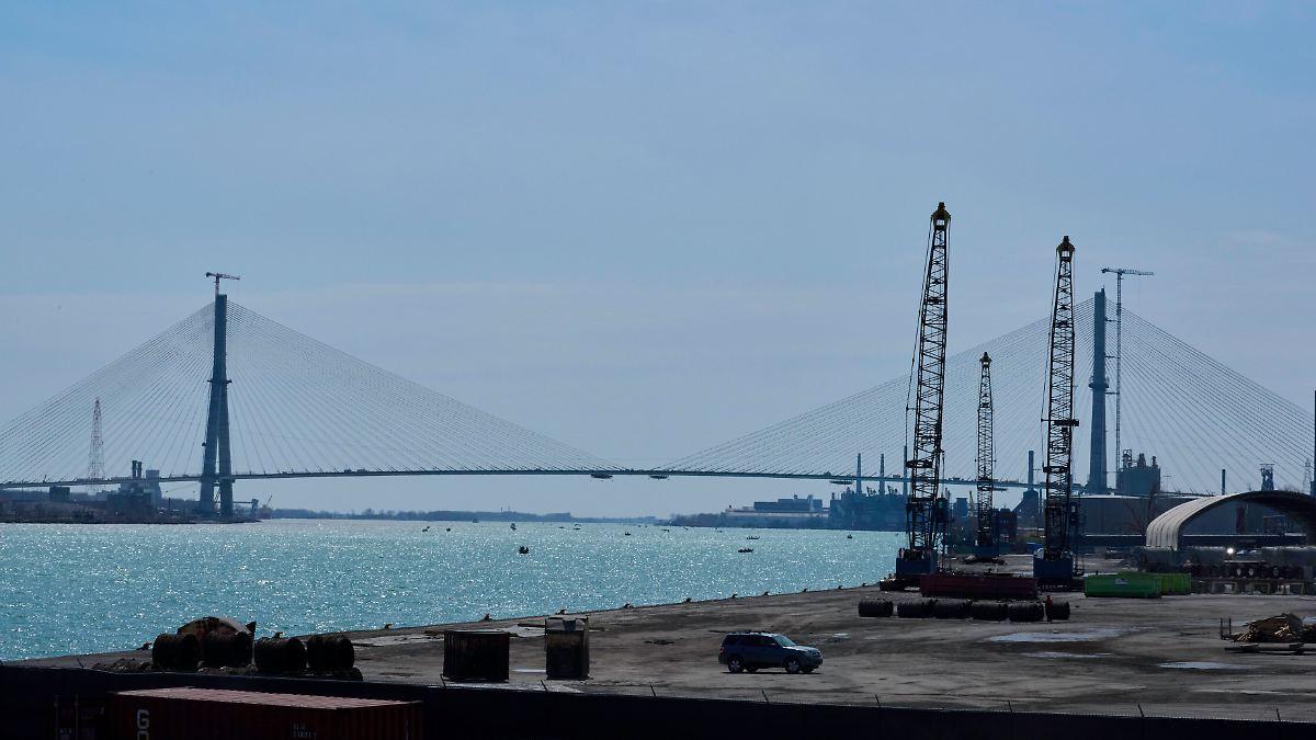 Neue-Aggression-gegen-Nachbarn-Trump-droht-Kanada-mit-Blockade-von-Grenzbr-cke