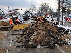 Hamburg & Schleswig-Holstein: Nach Wasserrohrbruch in Hamburg - Reparatur dauert bis März