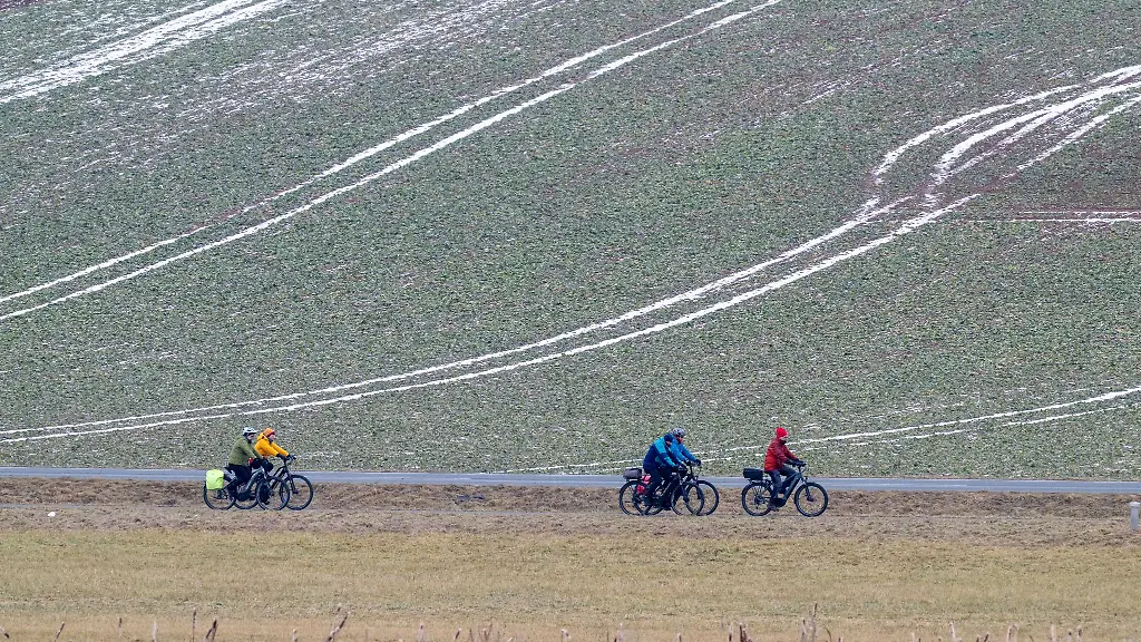 Der-Dienstag-startet-mit-Frost-und-mancherorts-Nebel-Am-Mittwoch-droht-wieder-oertlich-Glatteis-durch-ueberfrierende-Naesse