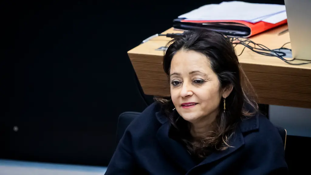 Felor-Badenberg-CDU-Berliner-Senatorin-fuer-Justiz-und-Verbraucherschutz-sitzt-bei-der-77-Plenarsitzung-des-Berliner-Abgeordnetenhauses-Auf-der-Tagesordnung-steht-unter-anderem-die-Beratung-und-der-Beschluss-des-Landeshaushalts-2026-2027