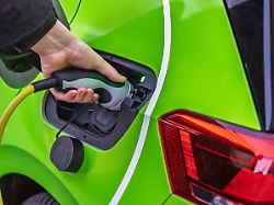 Wohnsituation, Landkreis, Gehalt: Analyse zeigt, wer in Deutschland hauptsächlich E-Autos kauft