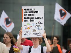 „Dieses Verfahren wird brutal“: Letzte-Generation-Aktivisten müssen vor Gericht