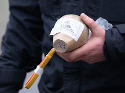 Nach zwei Toten in Bielefeld: Polizei nimmt möglichen Kugelbomben-Verkäufer fest