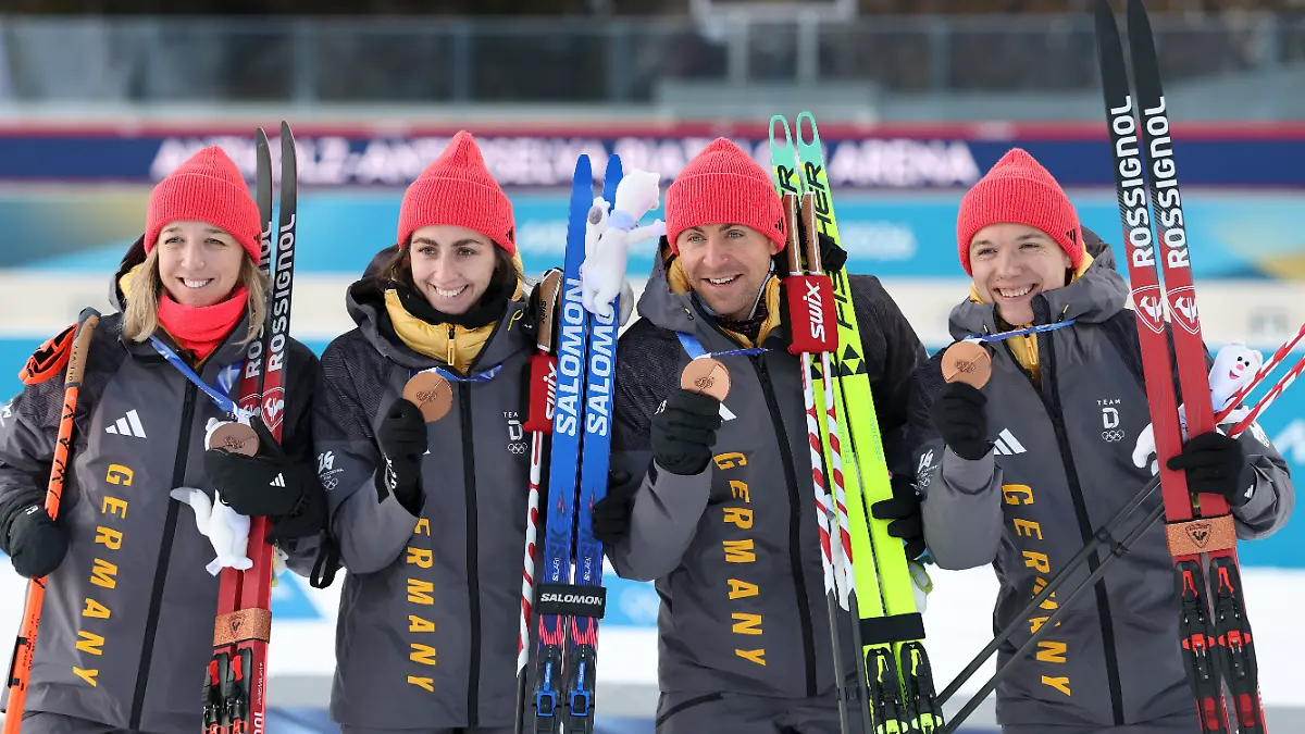 260208-ANTERSELVA-Feb-8-2026-Xinhua-Bronze-medalists-Franziska-Preuss-1st-L-Vanessa-Voigt-2nd-L-Philipp-Nawrath-2nd-R-and-Justus-Strelow-of-Germany-attend-the-awarding-ceremony-of-the-biathlon-mixed-relay-4-x-6km-M-W-at-the-Milan-Cortina-2026-Olympic-Winter-Games-in-Anterselva-Italy-Feb-8-2026