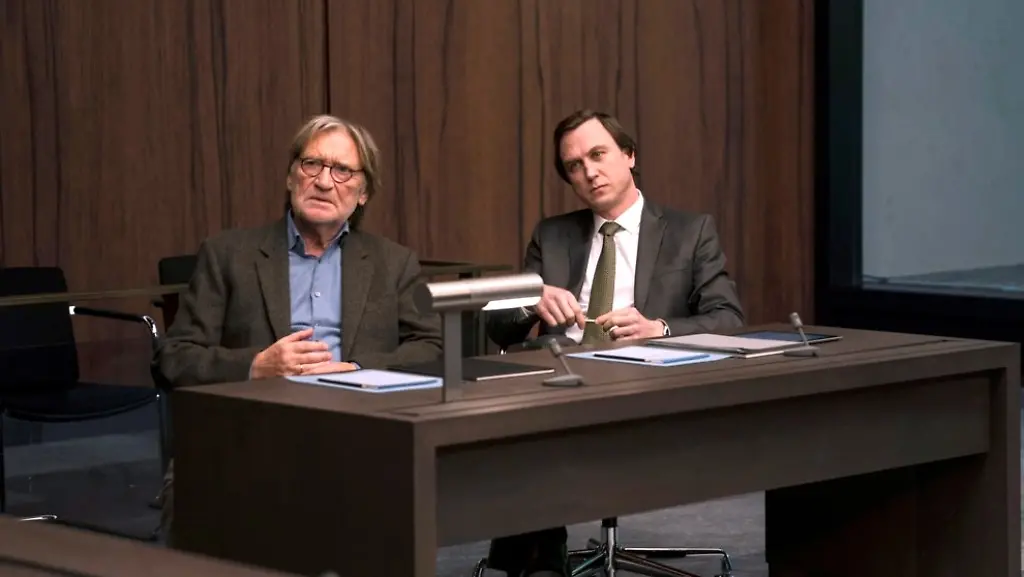 8-Gott-von-Ferdinand-v-Schirach-socialmedia