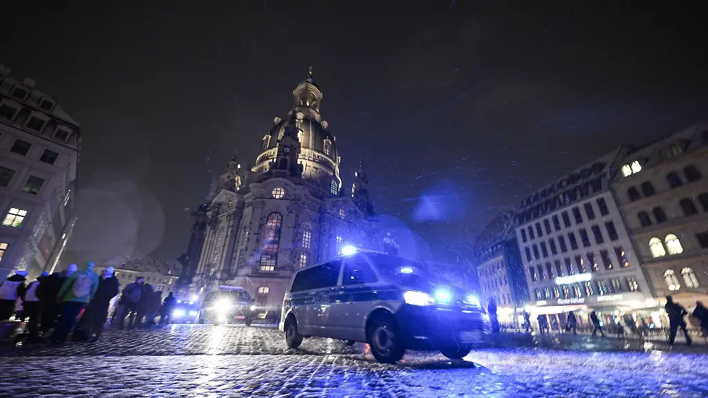 Fuer-Freitag-und-Samstag-sind-in-Dresden-zahlreiche-Veranstaltungen-anlaesslich-des-81-Jahrestags-der-Zerstoerung-Dresdens-im-Zweiten-Weltkrieg-angemeldet