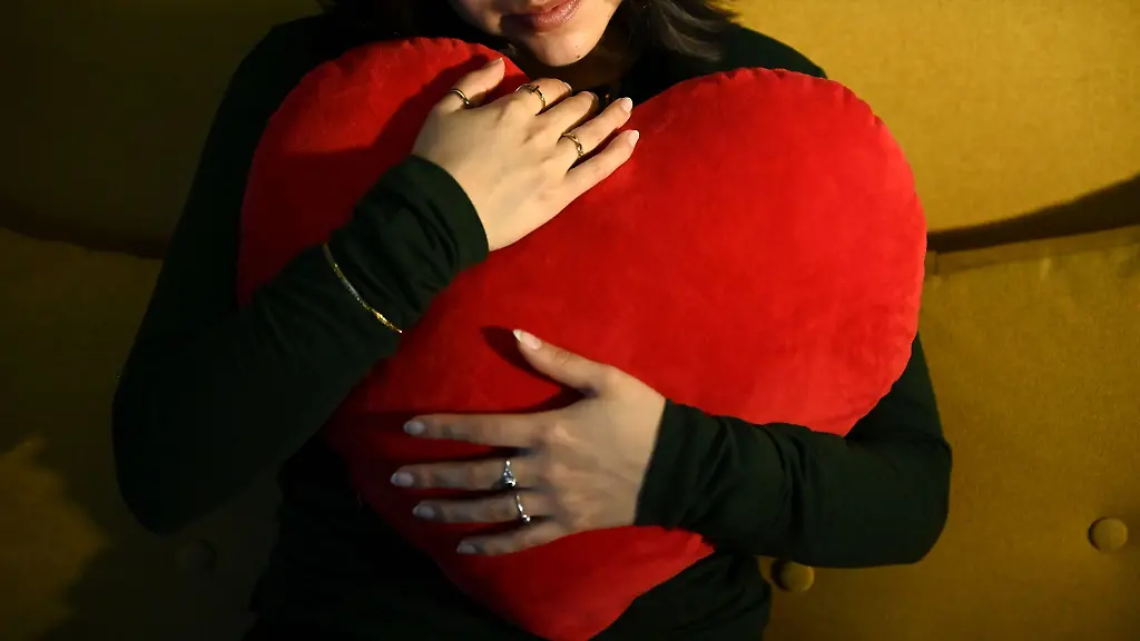 Die-Liebe-steht-im-Zentrum-des-Valentinstags-am-14-Februar