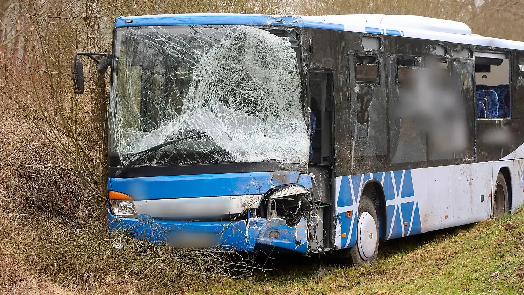 Gluecklicherweise-blieben-alle-Kinder-bei-der-Kollision-unverletzt