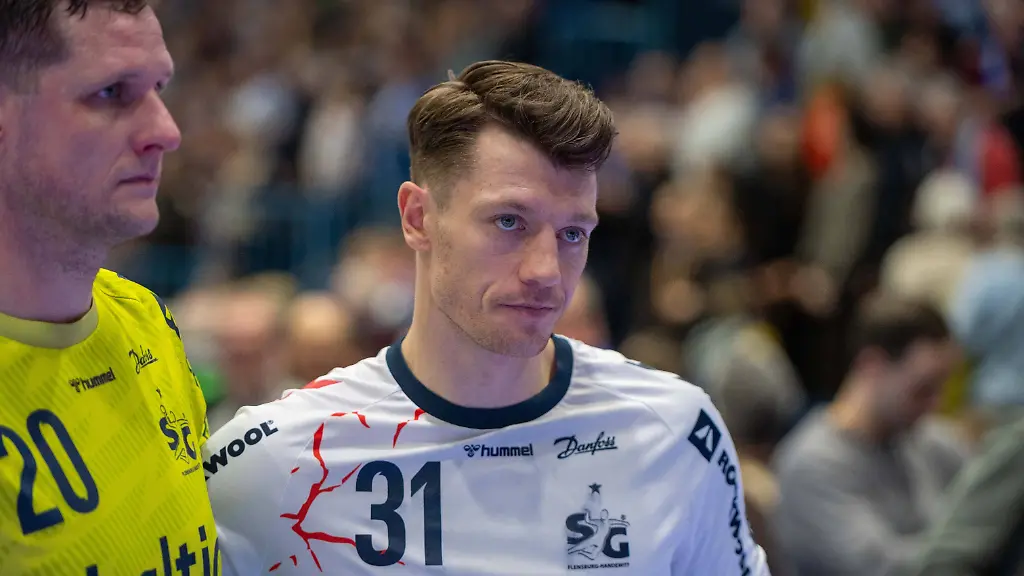 Kevin-Moller-Torwart-SG-Flensburg-Handewitt-20-Emil-Jakobsen-Aussen-SG-Flensburg-Handewitt-31-VfL-Gummersbach-vs-SG-Flensburg-Handewitt-Daikin-Handball-Bundesliga-Herren-20-Spieltag-10-02