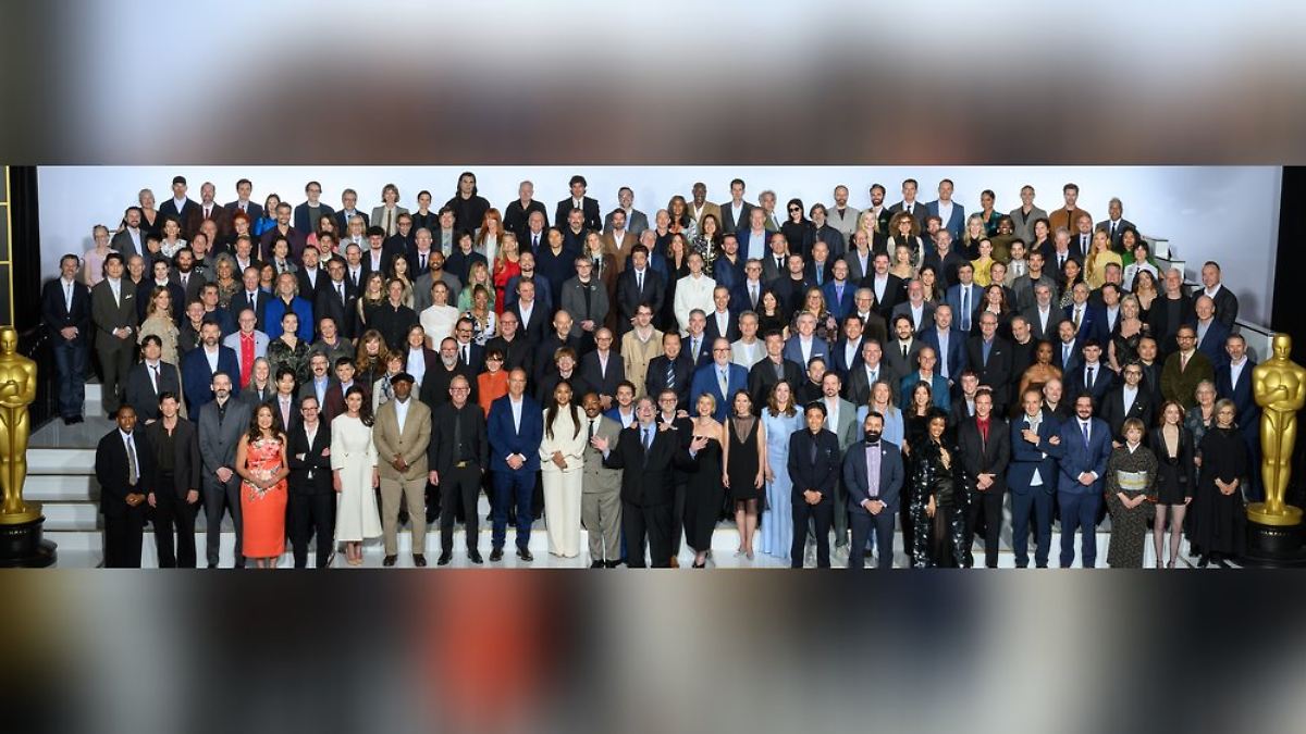 Klassenfoto-aller-Nominierten-Hollywood-Gr-en-feiern-gemeinsamen-Oscar-Lunch