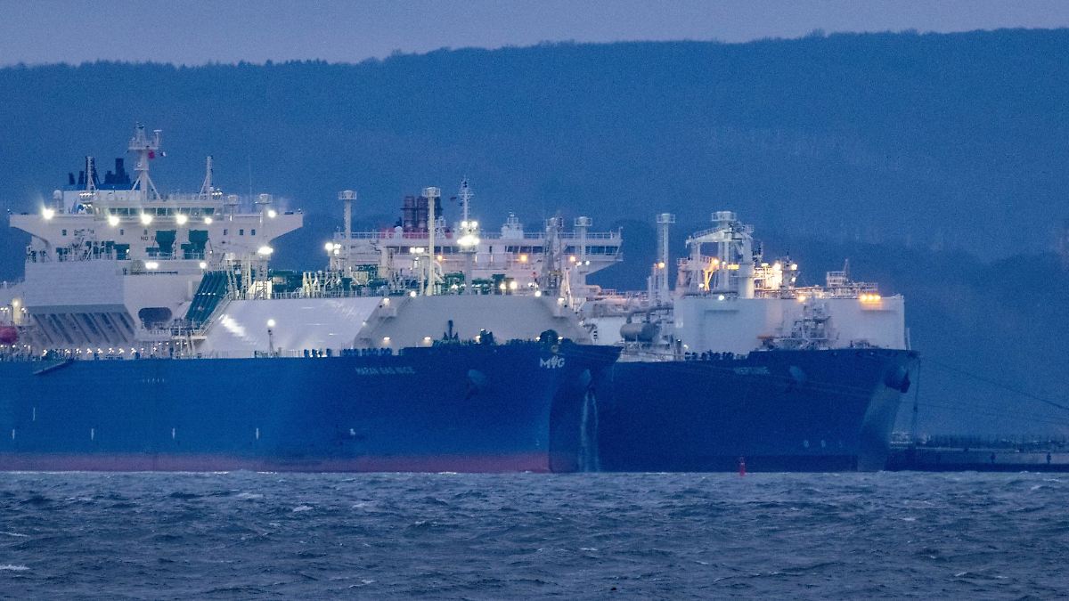 LNG-Terminal: Eisbrecher "Neuwerk" vor Rügen im Einsatz