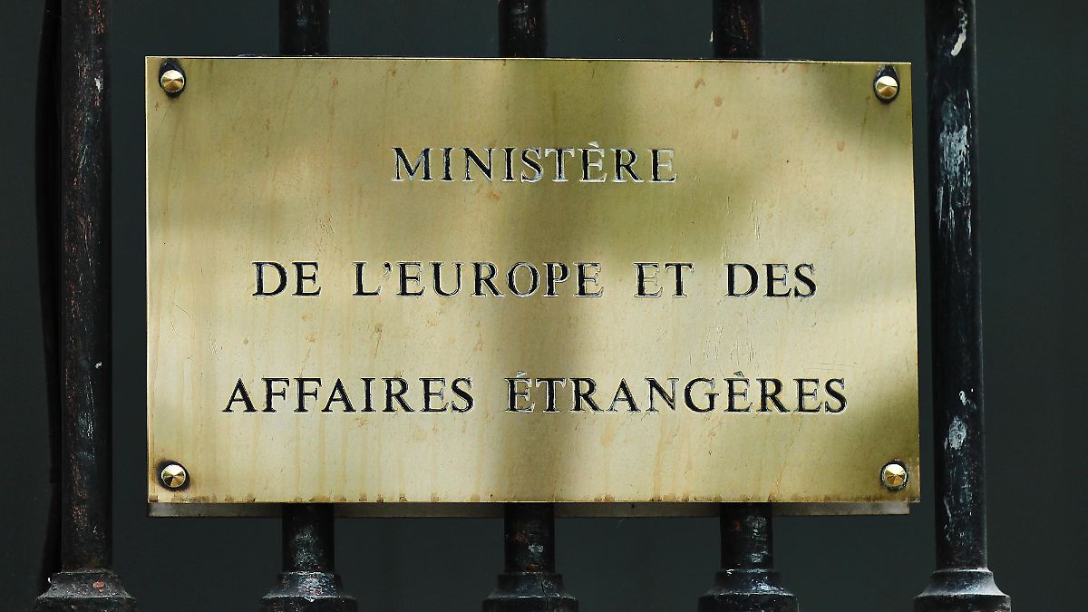 Au-enminister-emp-rt-Franz-sischer-Diplomat-taucht-in-Epstein-Akten-auf