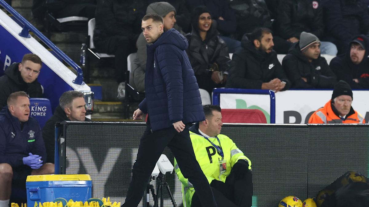 Eckert-Verr-cktes-Spiel-Deutscher-Trainer-dreht-nach-Aufholjagd-gegen-abst-rzenden-Sensations-Meister-frei