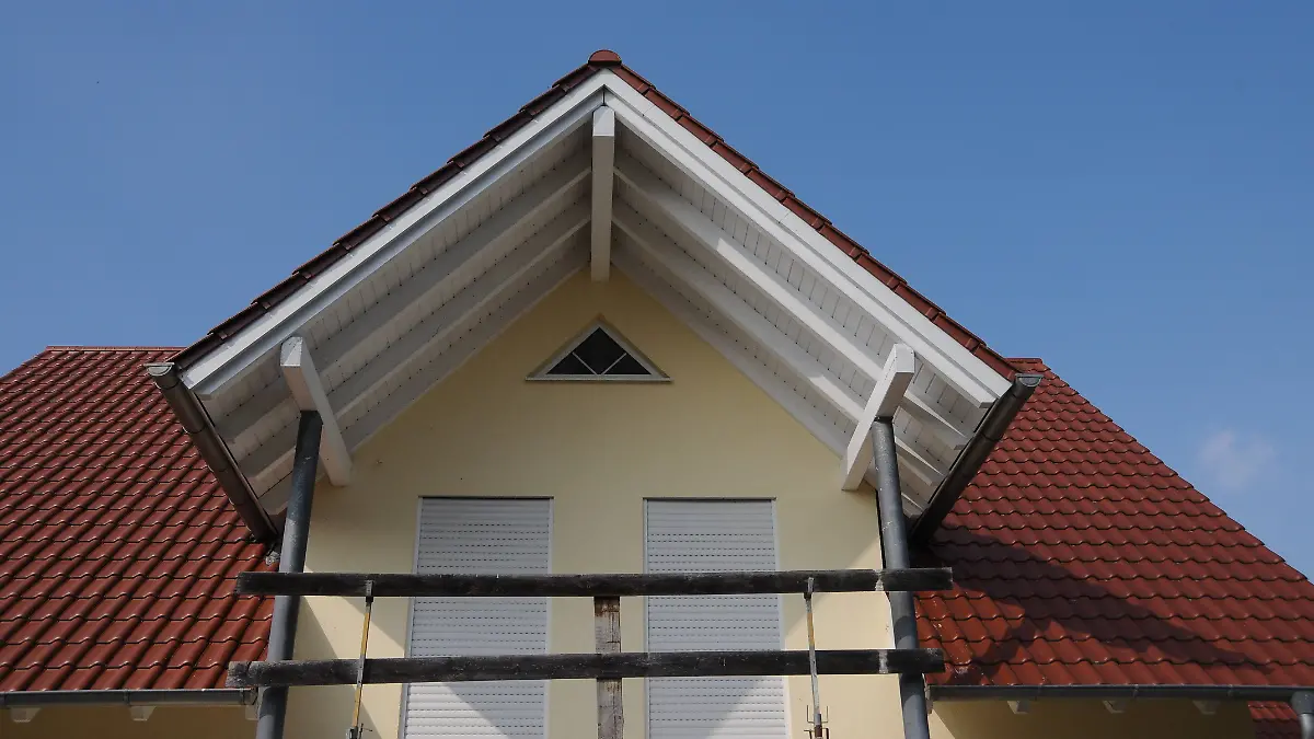 Das Haus frühjahrsfit machen: Warum Sie jetzt auf den Dachboden steigen sollten