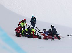 Minutenlange Stille : Snowboarderin stürzt bei Olympia - und bleibt reglos liegen