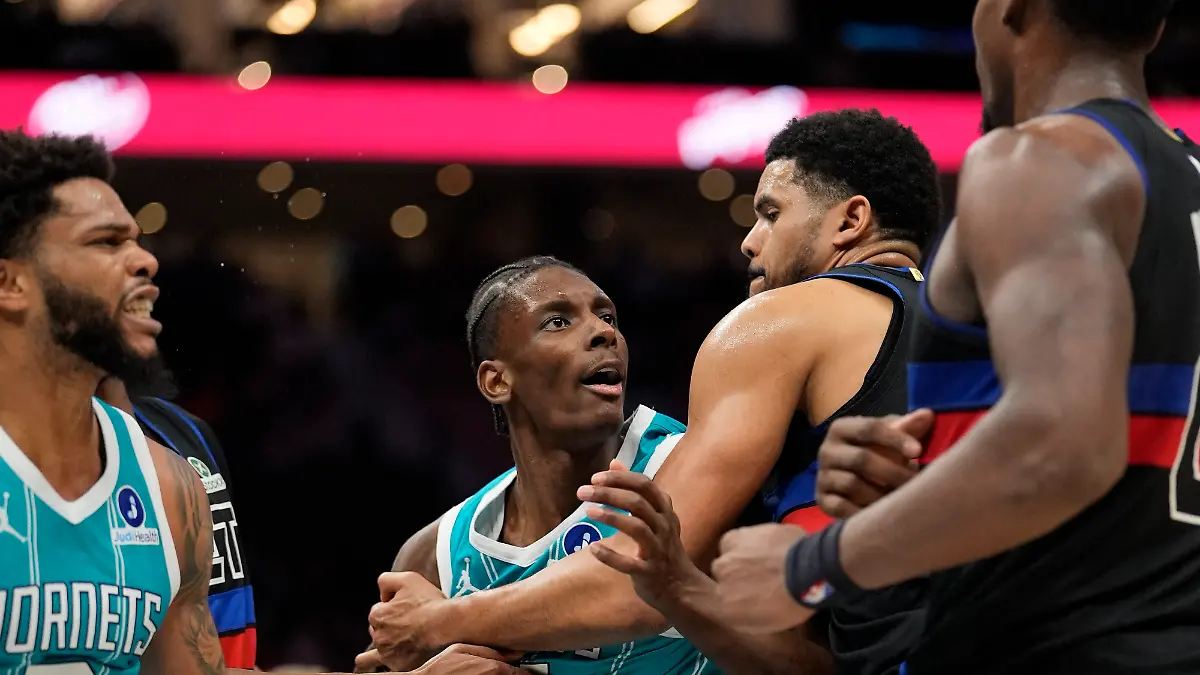 2026-02-10T033836Z_173870256_MT1USATODAY28197205_RTRMADP_3_NBA-DETROIT-PISTONS-AT-CHARLOTTE-HORNETS (1)