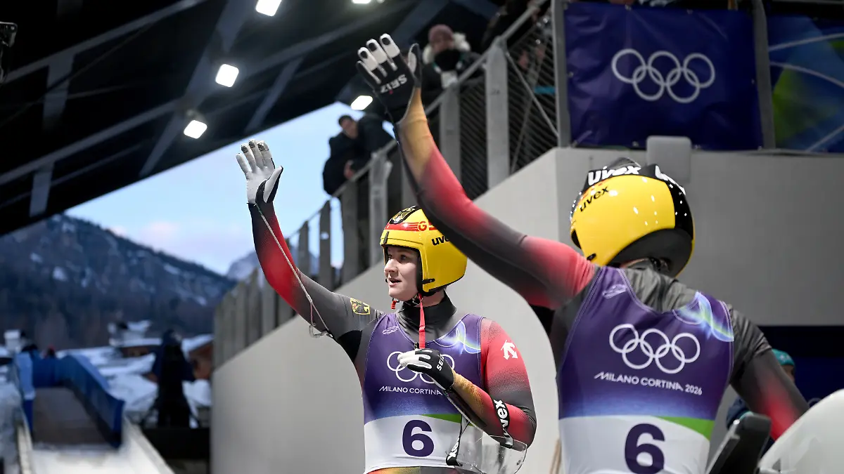 Olympia-Olympische-Winterspiele-Mailand-Cortina-2026-Rodeln-Vorkampf-Doppelsitzer-Frauen-Durchgang-1-im-Cortina-Sliding-Centre-Team-Deutschland-mit-Dajana-Eitberger-l-und-Magdalena-Matschina-reagiert-im-Ziel