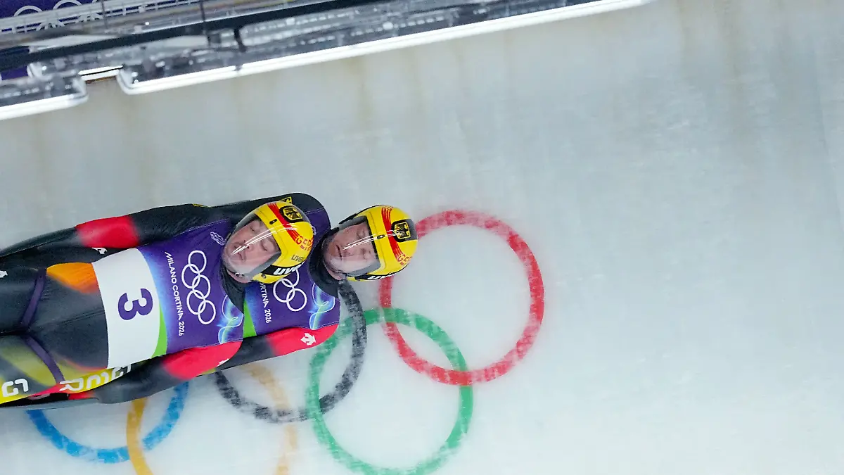 Olympia-Olympische-Winterspiele-Mailand-Cortina-2026-Rodeln-Vorkampf-Einsitzer-Maenner-Durchgang-1-im-Cortina-Sliding-Centre-Tobias-Wendl-Deutschland-und-Tobias-Arlt-Deutschland-in-der-Bahn