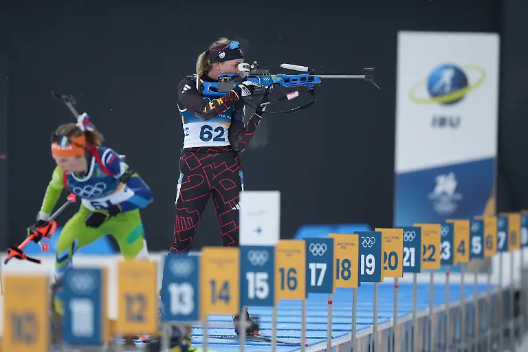 Olympia-Olympische-Winterspiele-Mailand-Cortina-2026-Biathlon-Frauen-Einzel-15-Kilometer-Anterselva-Biathlon-Arena-Franziska-Preuss-aus-Deutschland-am-Schiessstand