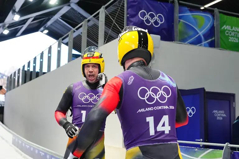 Olympia-Olympische-Winterspiele-Mailand-Cortina-2026-Rodeln-Training-Herren-Doppelsitzer-Tobias-Wendl-und-Tobias-Arlt-Deutschland-stehen-im-Ziel