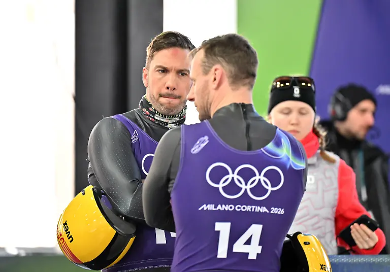 Olympia-Olympische-Winterspiele-Mailand-Cortina-2026-Rodeln-Doppelsitzer-Training-Tobias-Wendl-l-und-Tobias-Arlt-Deutschland-reagieren-im-Ziel