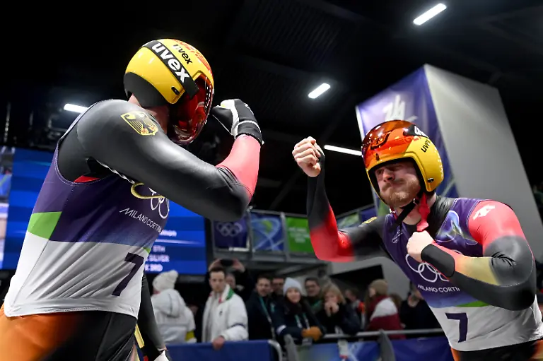 Olympia-Olympische-Winterspiele-Mailand-Cortina-2026-Rodeln-Vorkampf-Doppelsitzer-Maenner-Durchgang-1-im-Cortina-Sliding-Centre-Team-Deutschland-mit-Toni-Eggert-und-Florian-Mueller-reagiert-im-Ziel